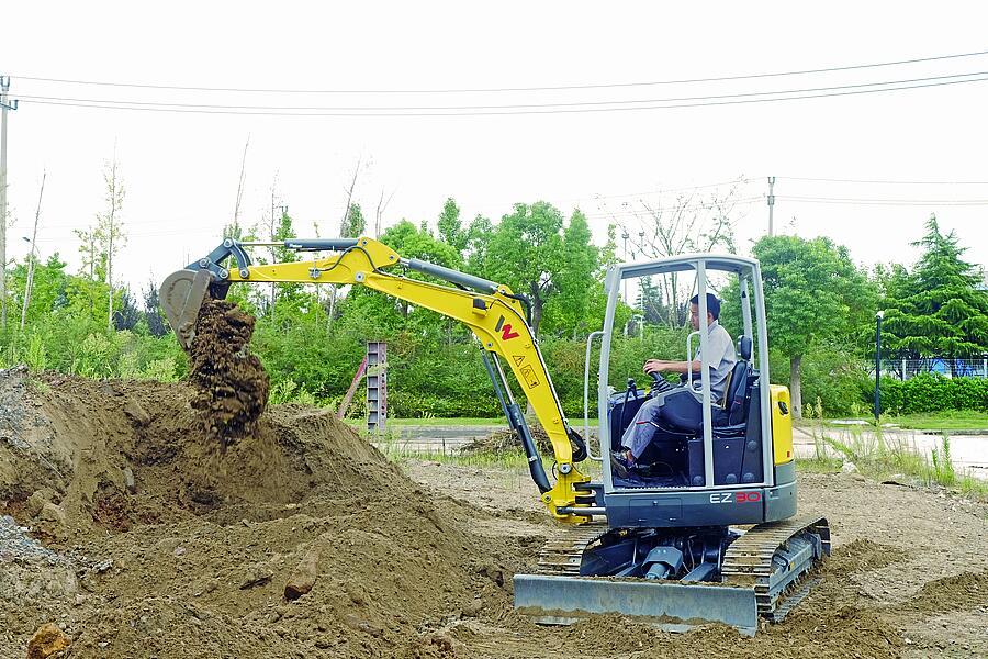 Tracked Zero Tail Excavators EZ30